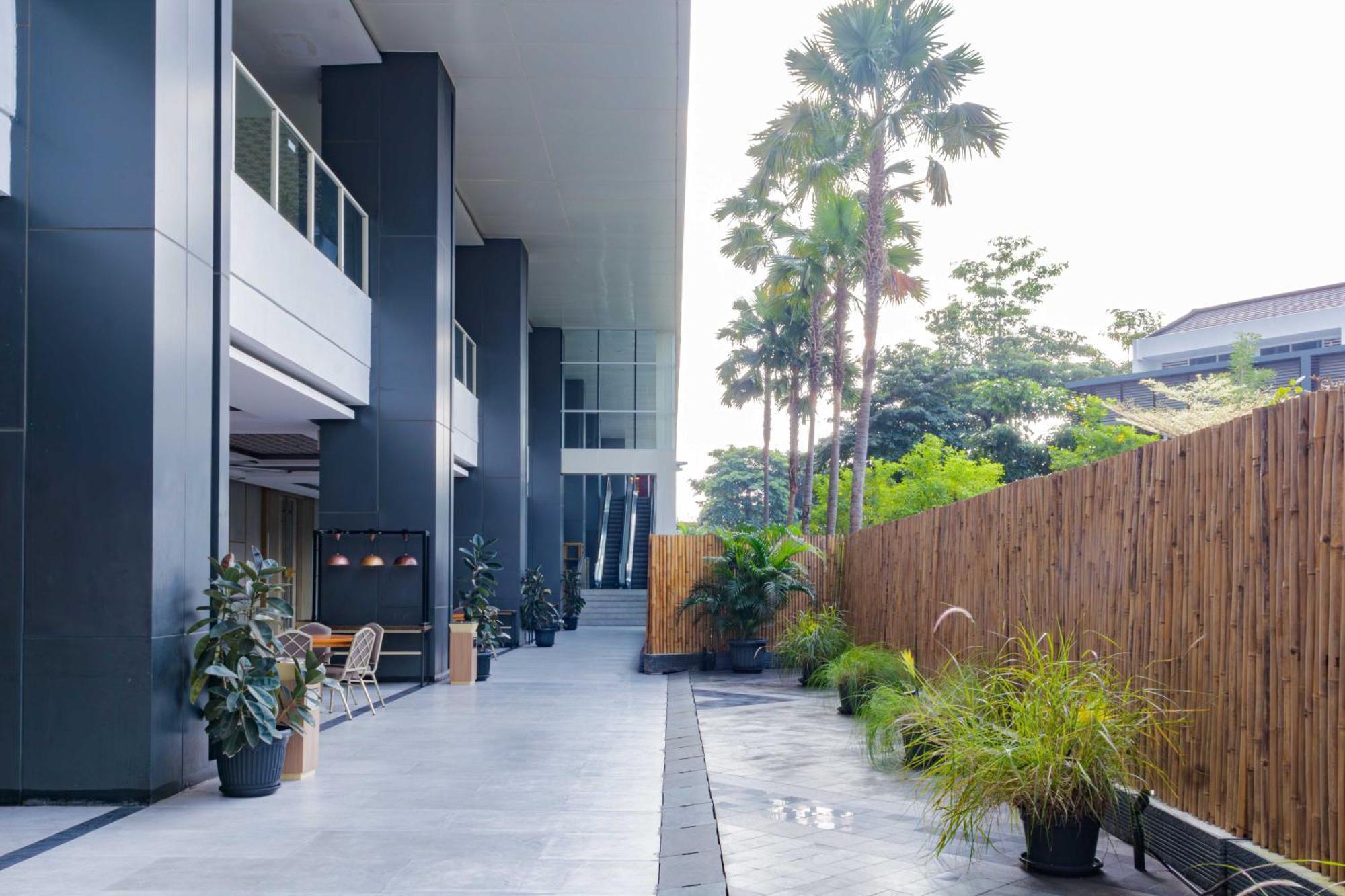 Harris Suites Puri Mansion Yakarta Exterior foto